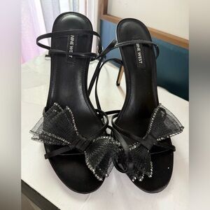 Nine West Black Strappy Heels with Decorative Bow. Size9